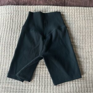 Ribbed Short 6”
